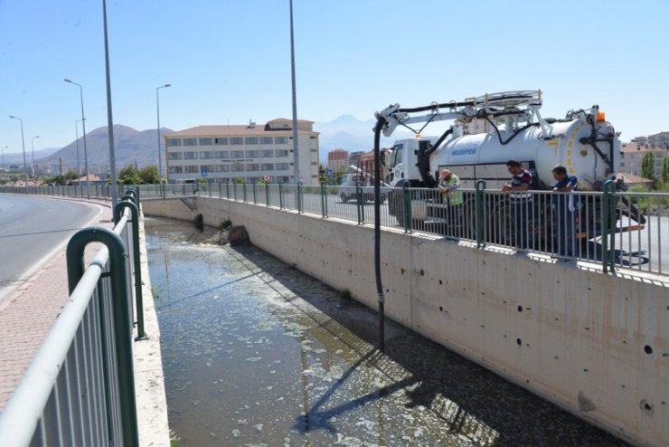 Taşkın su kanalları ile yağışlı günler kabul olmaktan çıktı