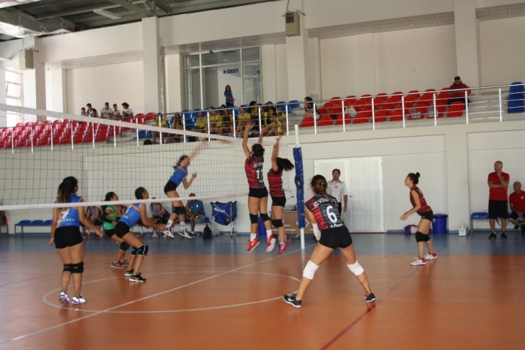 Milas’ta voleybol turnuvası başladı