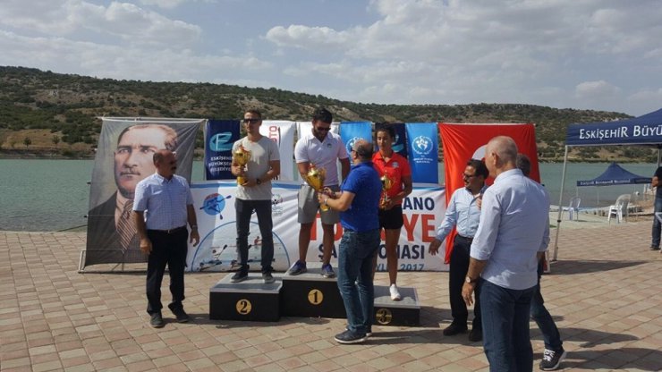 Sakarya Büyükşehirli kanocular Türkiye Şampiyonu