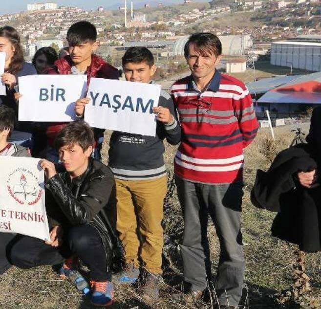 Kanserden ölen öğretmenlerini son yolculuğuna uğurladılar