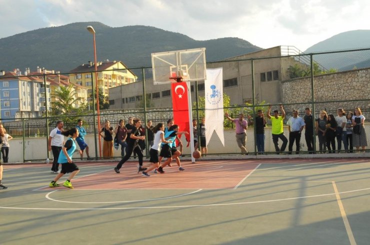 Sokak basketbolu turnuvası sona erdi