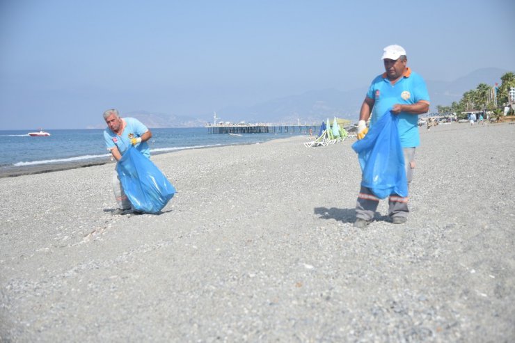 Alanya’da sahiller temizleniyor