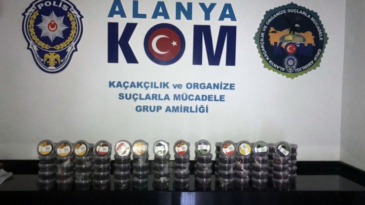 Alanya’da 27 kilo kaçak nargile tütünü ele geçirildi