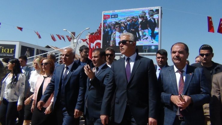 Van Valisi Zorluoğlu’nun Erciş Mesaisi Baş Döndürdü