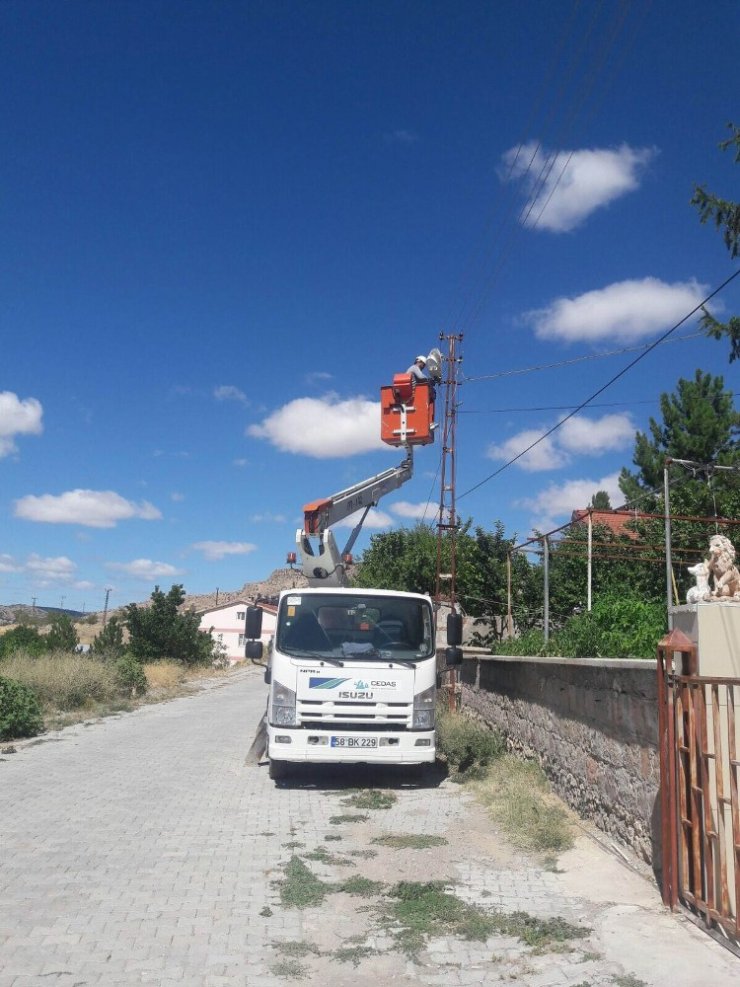 ÇEDAŞ, sokakları aydınlatmaya devam ediyor