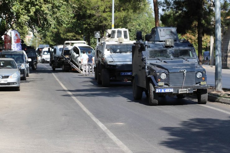 Polis zırhlı aracı sivil araçla çarpıştı