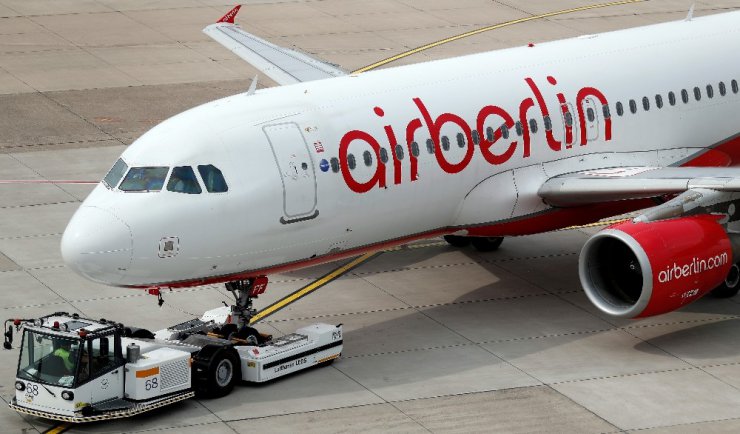 Air Berlin 100 uçuşu iptal etti