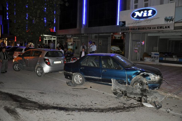 198 promil alkolle direksiyona geçti, park halindeki 6 aracı biçti