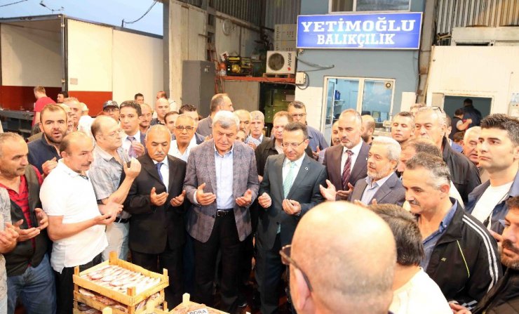 İlk balık mezatına protokol katıldı