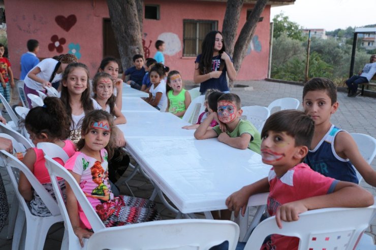 Kuşadası Belediyesi yaz sonu çocuk şenliği başladı