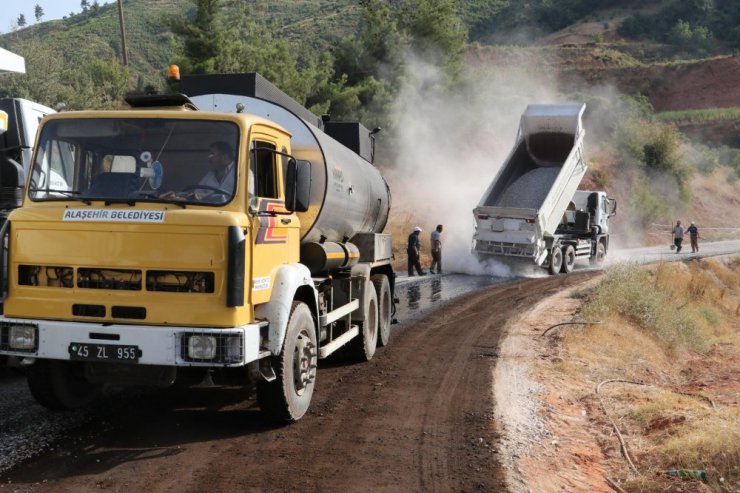 Alaşehir’deki yol çalışması 25 günde tamamlanacak