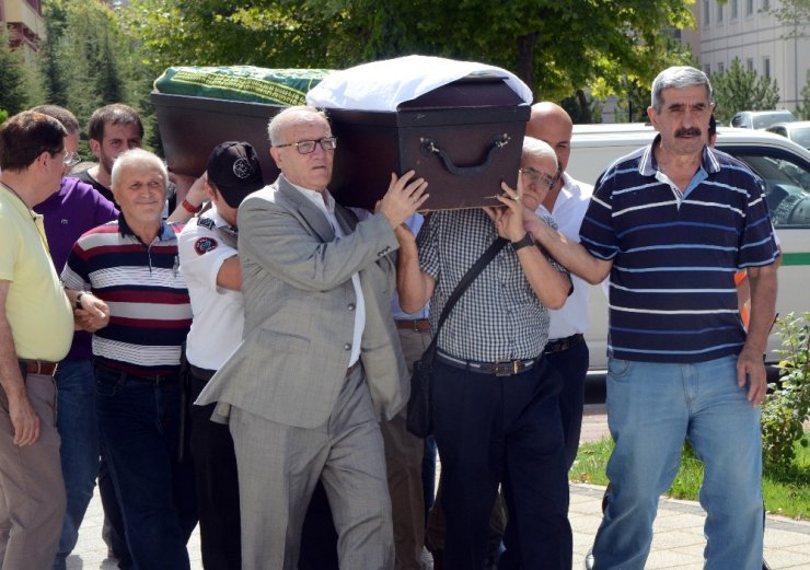 Denizde boğularak hayatını kaybeden Prof. Dr. Şentürk son yolculuğuna uğurlandı