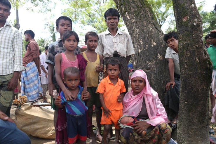 Myanmar katliamından kaçarken doğum yaptı