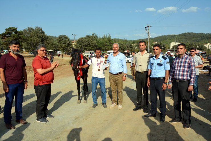 Rahvan atlar Orhaneli’nde yarıştı