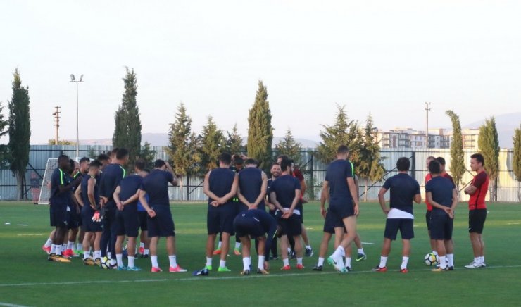 Buruk: "Rostasyon ya da değişiklik gibi bir düşüncemiz yok"