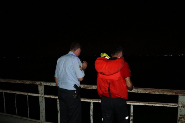 Adana’da acemi şoför otomobiliyle sulama kanalı düştü: 1 ölü 2 yaralı