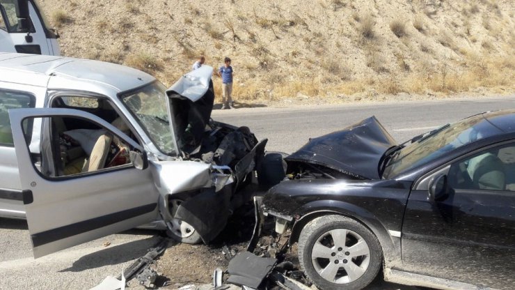 Kahta’da trafik kazası: 9 yaralı
