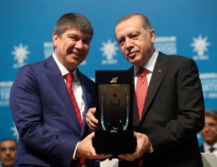 Cumhurbaşkanı Erdoğan’dan Türel’e ödül