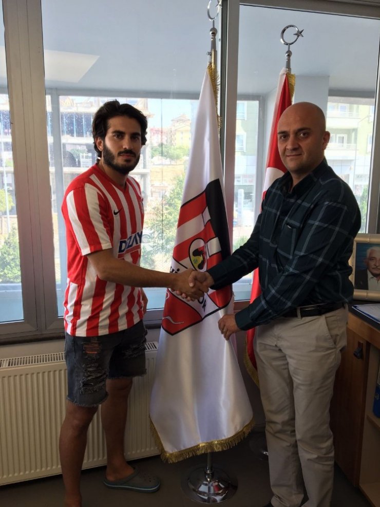 Nevşehirspor, Bergama Belediyespor’dan Ferhat Karakaya’yı transfer etti