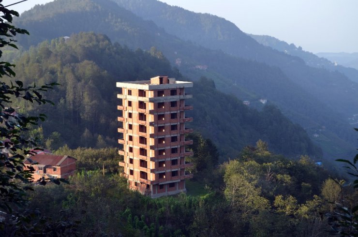 Trabzon’da sosyal medyada gündem olan 9 katlı binada gerçek ortaya çıktı