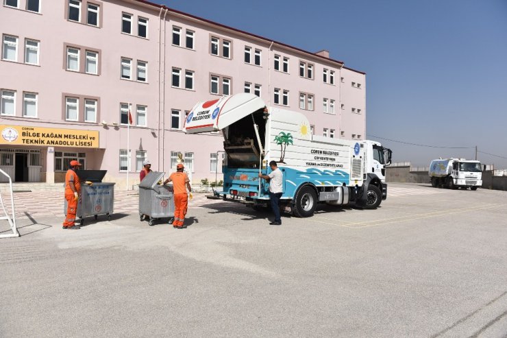 Çorum Belediyesi’nden okullarda temizlik çalışması