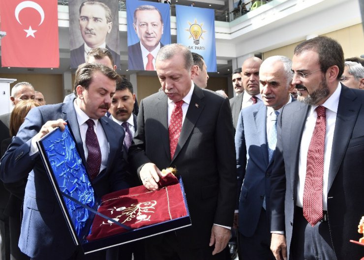 Cumhurbaşkanı Erdoğan Kahramanmaraş standını gezdi