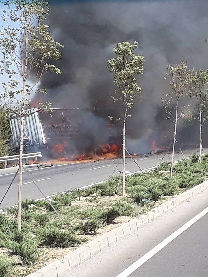 Buğday yüklü tır yandı