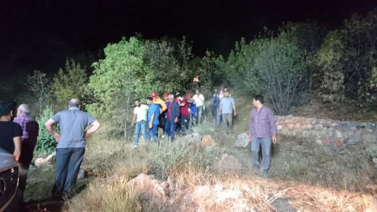 Erzincan’da virajı alamayan otomobil şarampole devrildi: 4 ölü, 2 yaralı