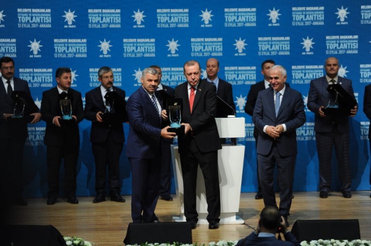 Cumhurbaşkanı Erdoğan’dan, Başkan Çelik’e ödül