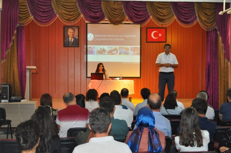 Kulu’da öğretmenlere yenilenen müfredat tanıtım semineri verildi