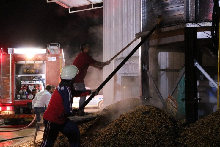 Mısır kurutma silosunda çıkan yangın korkuttu