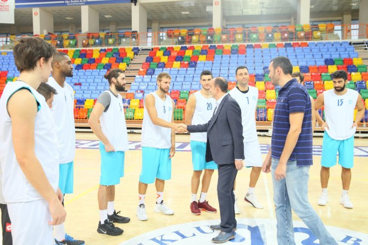 Başkan Altay’dan basketbol takımına ziyaret