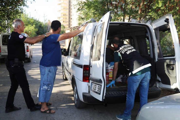 Zeytinköy’de 300 polisle uyuşturucu denetimi