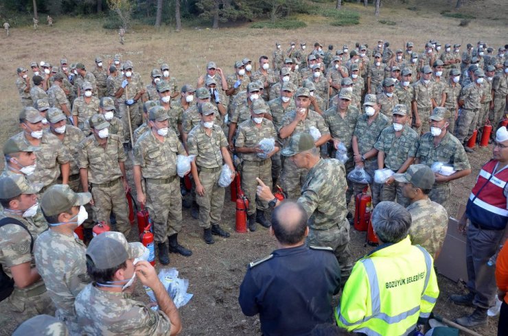 Bozüyük’te yangın alanına asker desteği