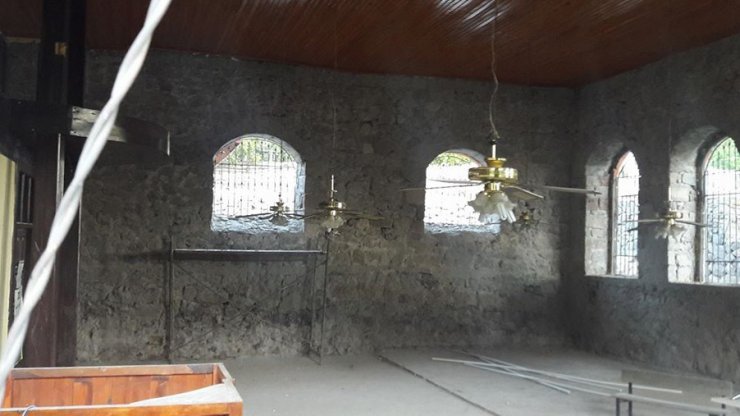 Depremde hasar gören, 600 yıllık tarihi cami onarılıyor