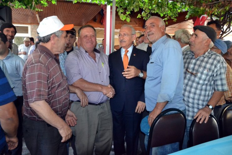 Kılıçdaroğlu, Balıkesir’de vatandaşlarla bir araya geldi