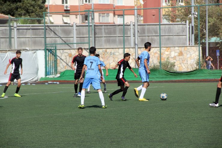 Suriyeli çocuklar futbol turnuvasında buluştu