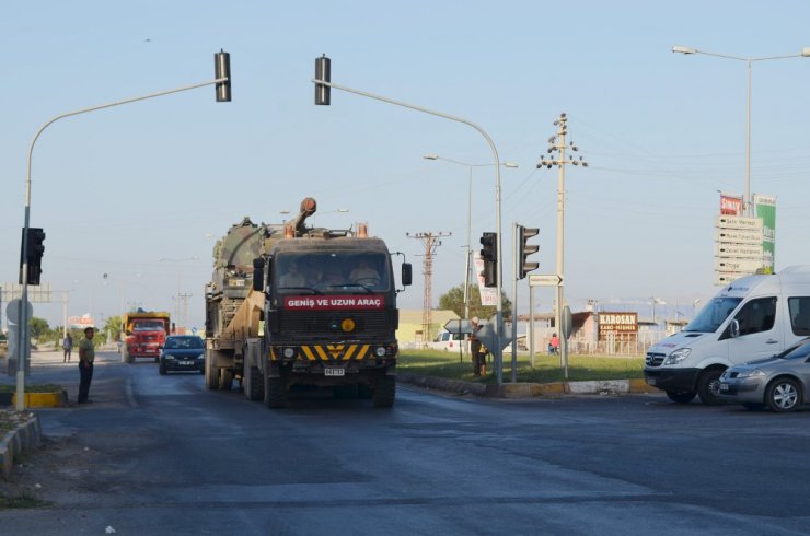 Hatay’da sınır bölgesine obüs sevkiyatı