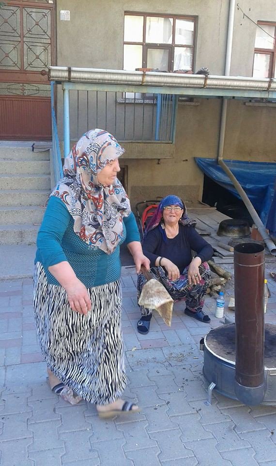 Tavşanlılı kadınlardan yangın bölgesine yiyecek desteği