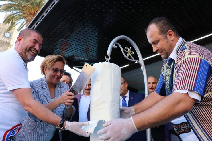 İzmir’de Maraş dondurması çılgınlığı