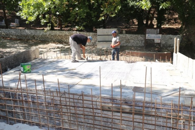 Burhaniye’de selden zarar gören köprü yenilenilyor