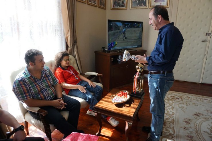 Satrancın şampiyonlarından Gürkan’a ziyaret