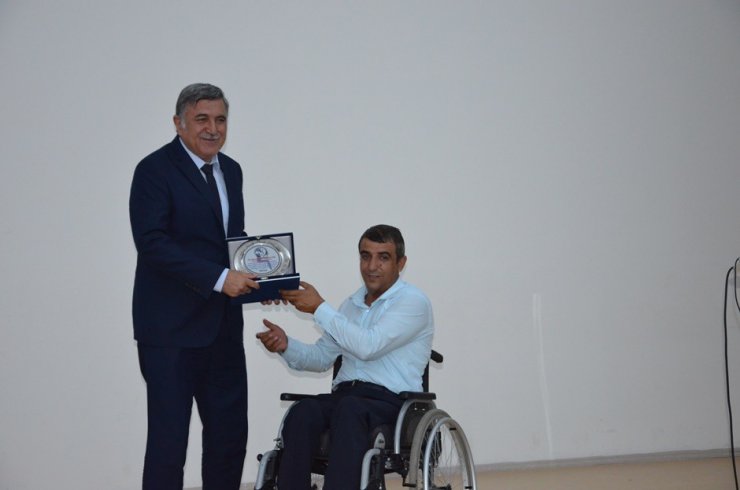 Rektör Ramazan Taşaltın’a anlamlı plaket