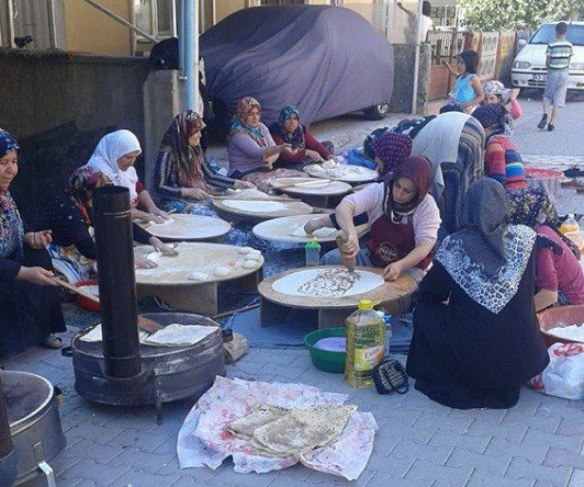 Tavşanlılı kadınlardan yangın bölgesine yiyecek desteği