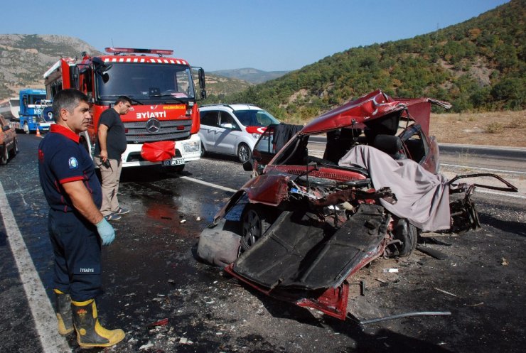 Tokat’ta otomobil ile hafif ticari araç çarpıştı: 1 ölü, 7 yaralı