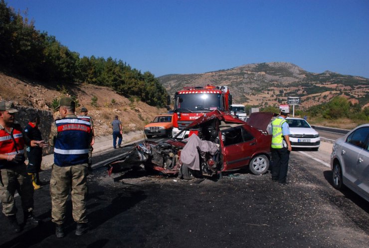 Tokat’ta otomobil ile hafif ticari araç çarpıştı: 1 ölü, 7 yaralı