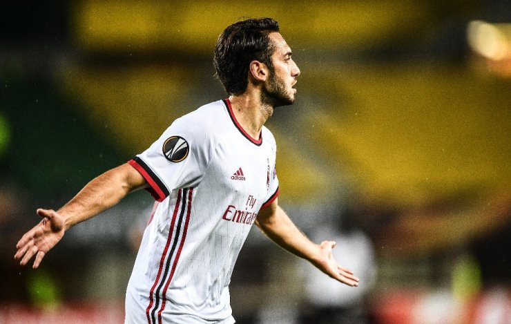 Hakan Çalhanoğlu yıldızlaştı, Milan coştu