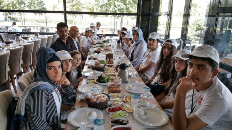 İstanbul gezisini tamamlayan çocuklar Van’a döndü