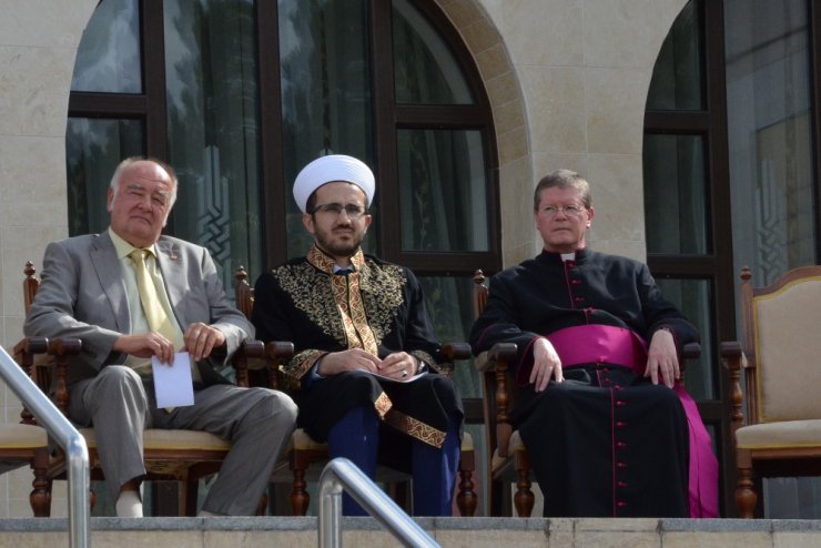 Avusturya’da “Barış içinde birlikte yaşam için el ele” gösterisi