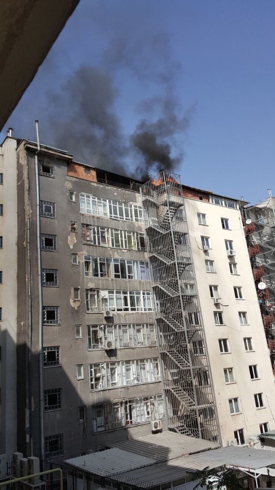 Özel eğitim kurumlarının olduğu binada yangın paniği